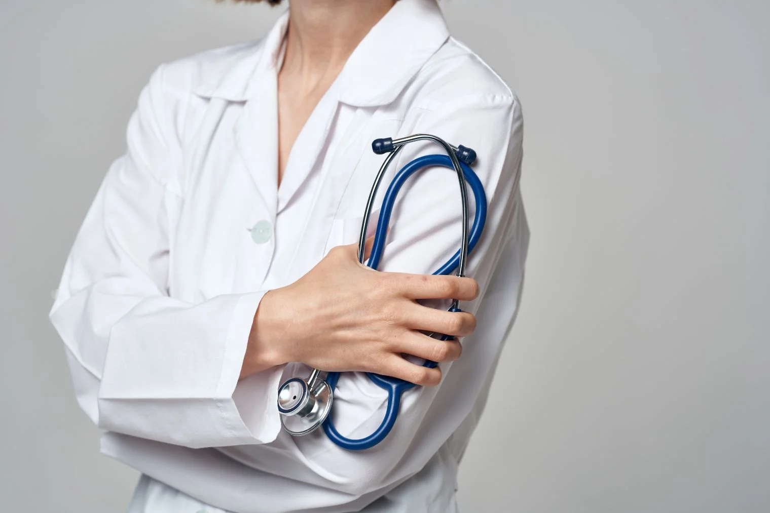 Orange_Medical_Care_Home_Header_Close-Up-Doctor-With-Stethoscope